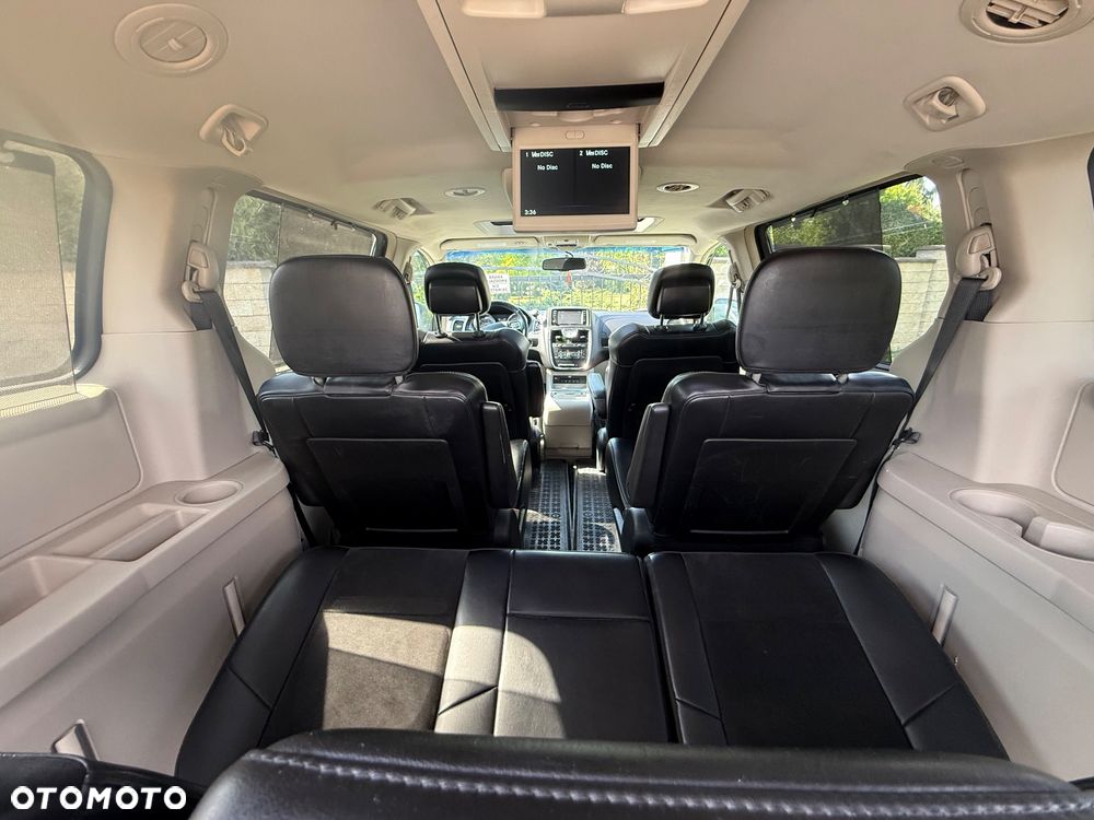 Chrysler Town & Country 3.6 Limited - 17