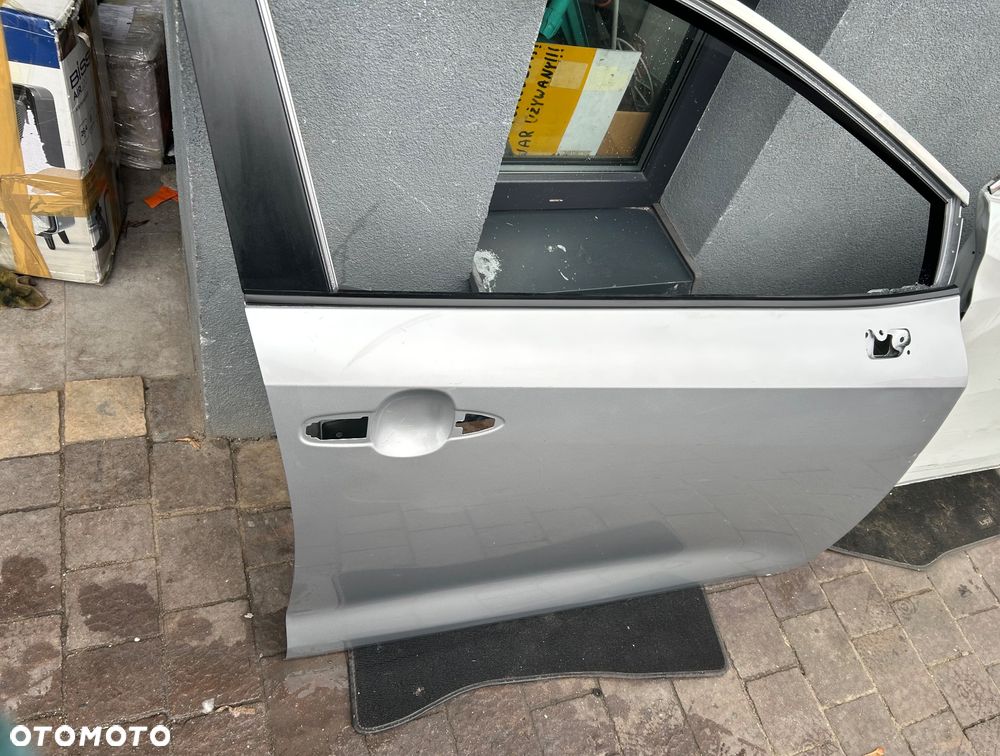 COROLLA E21 DRZWI PRZOD PR.1L0 BD ORG. - 2