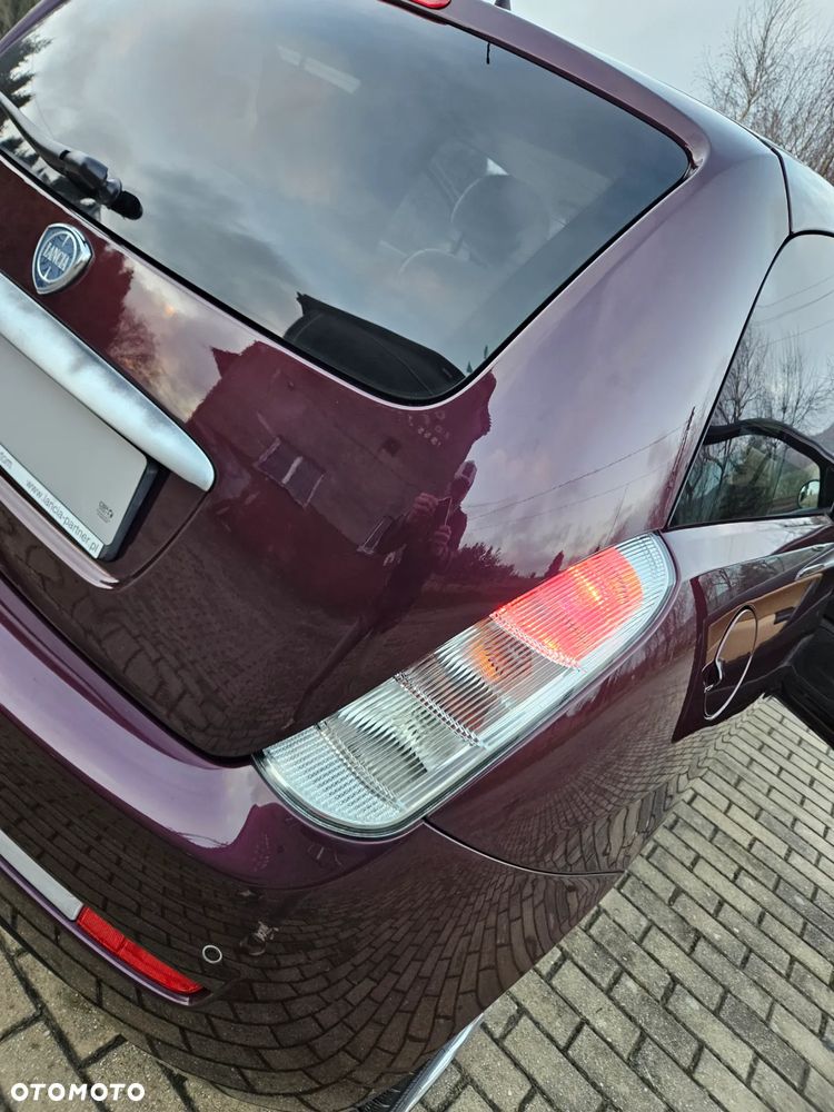 Lancia Ypsilon 1.4 8V Platino (4 os.) - 35