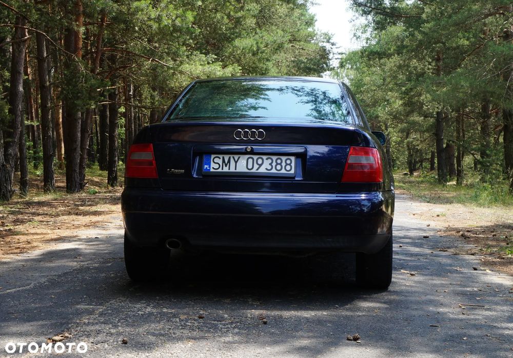 Audi A4 Limousine - 14