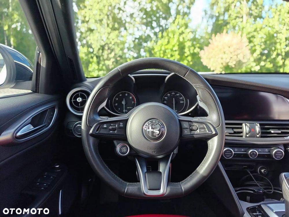 Alfa Romeo Giulia 2.0 Turbo 16V AT8 Veloce Ti - 23