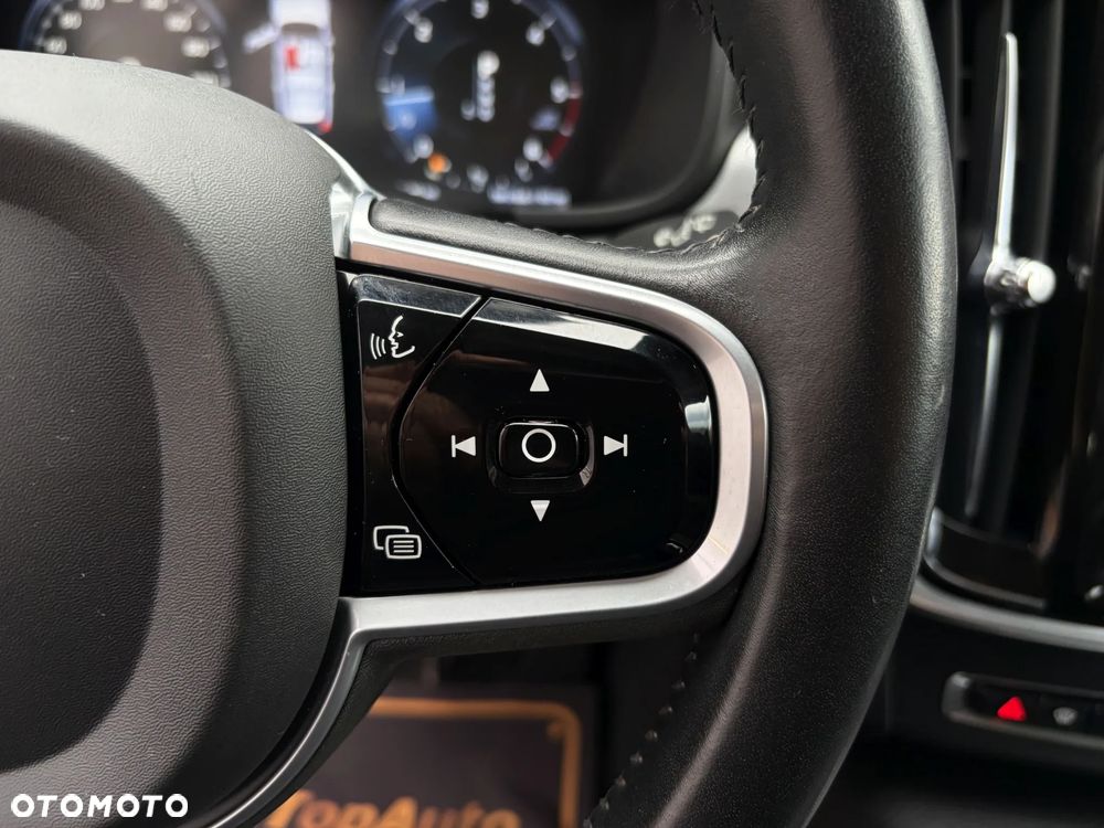 Volvo V90 D4 Geartronic Momentum Pro - 24