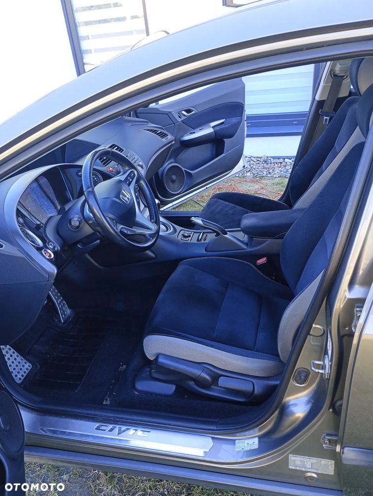 Honda Civic 1.8 Executive - 12