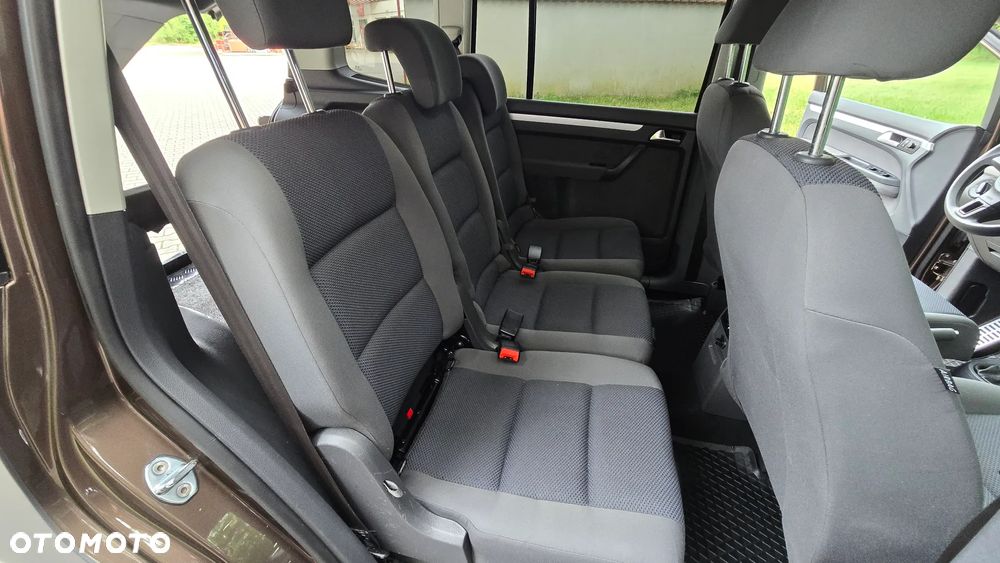 Volkswagen Touran - 12
