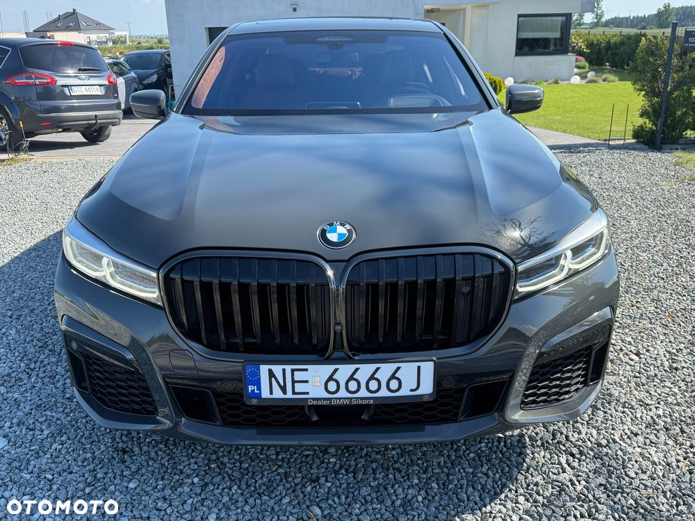 BMW Seria 7 750i xDrive sport - 11