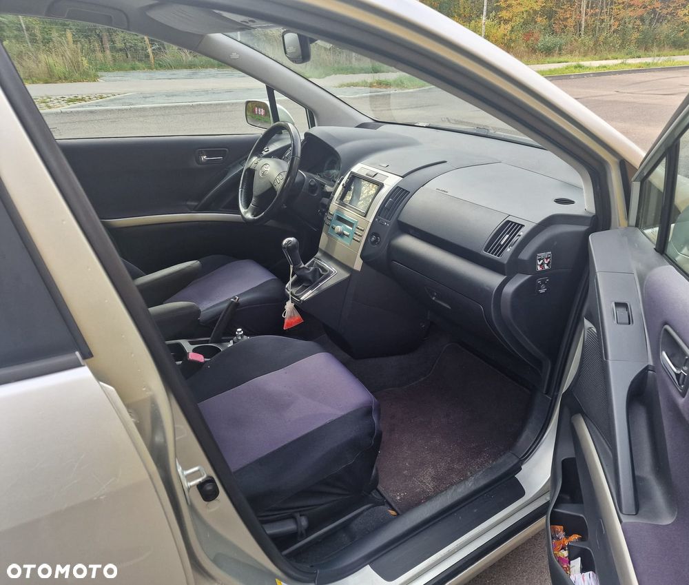 Toyota Corolla Verso - 14