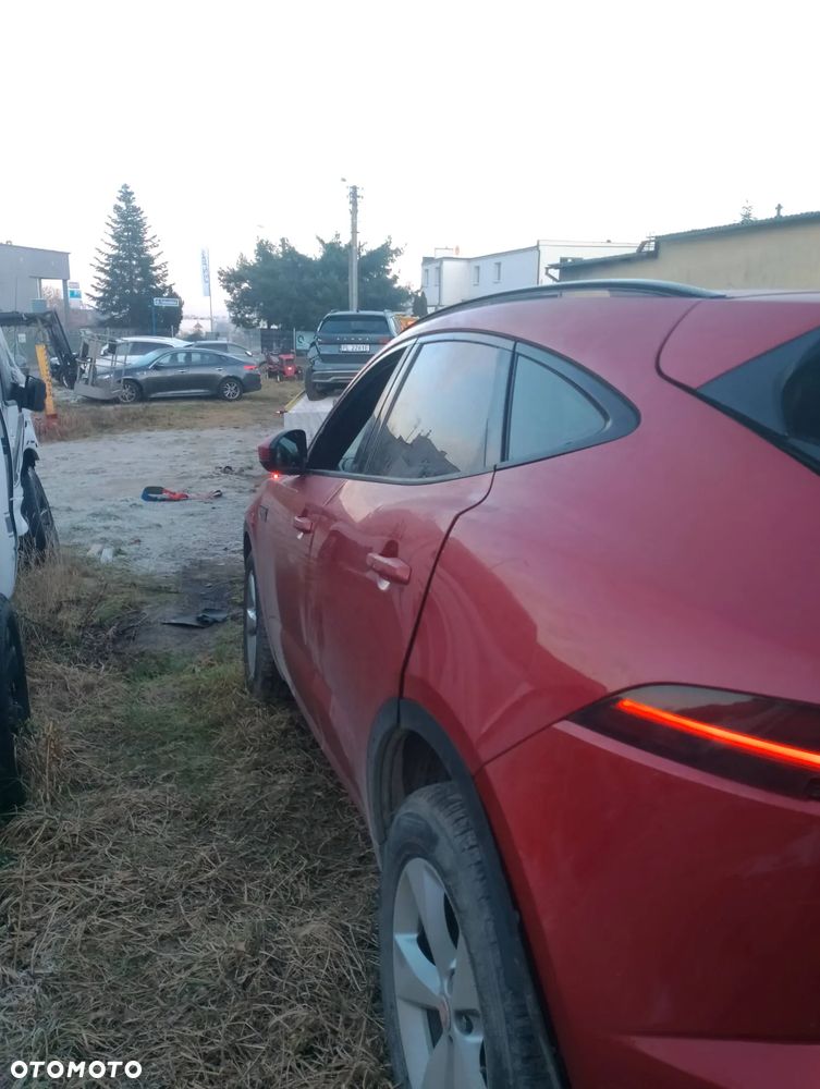 Jaguar E-Pace 2.0 i4D AWD R-Dynamic - 14