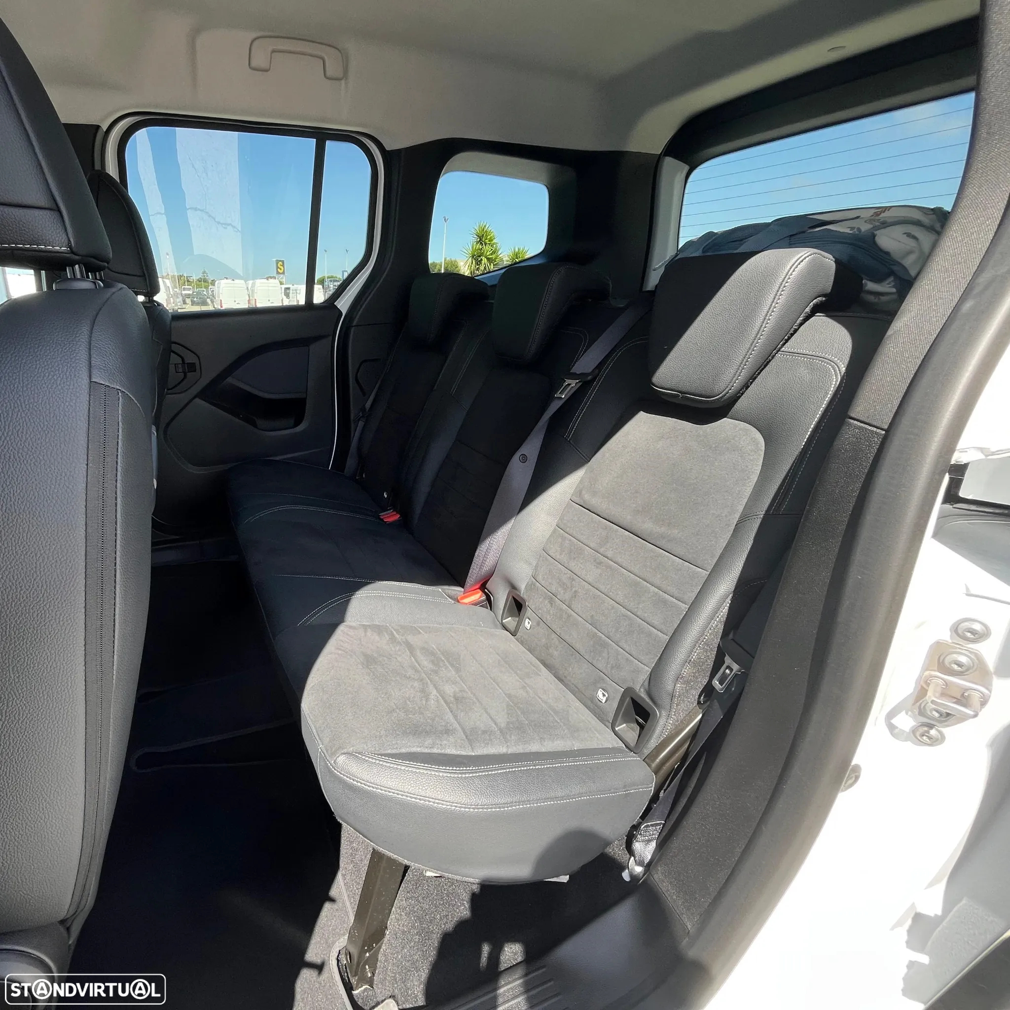 Mercedes-Benz T 180 d Style Longo - 10