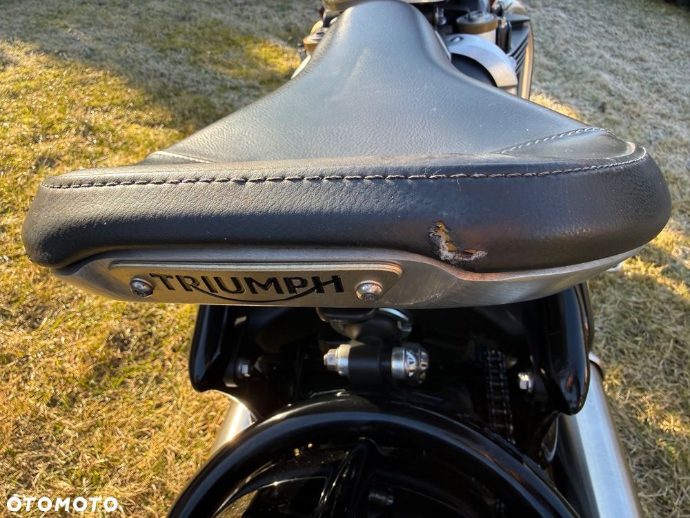 Triumph Bonneville Bobber - 14