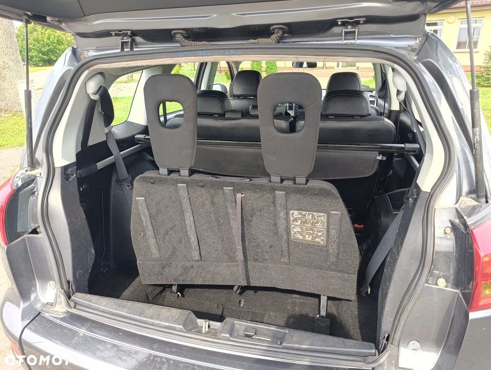 Peugeot 4007 - 8