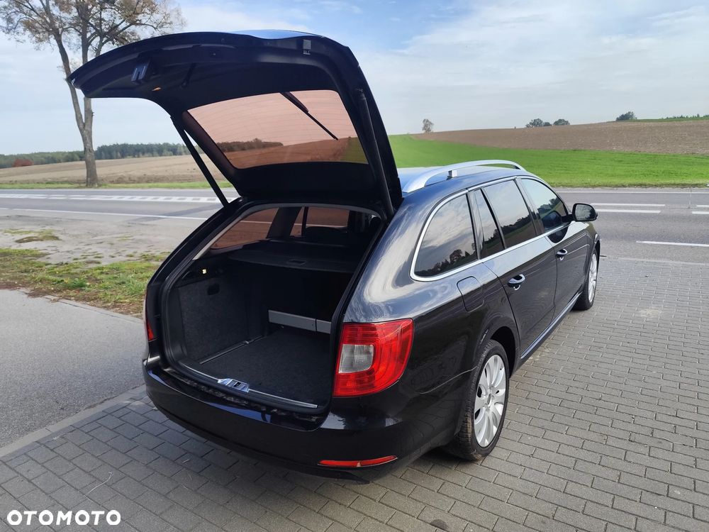 Skoda Superb 2010 photo 4