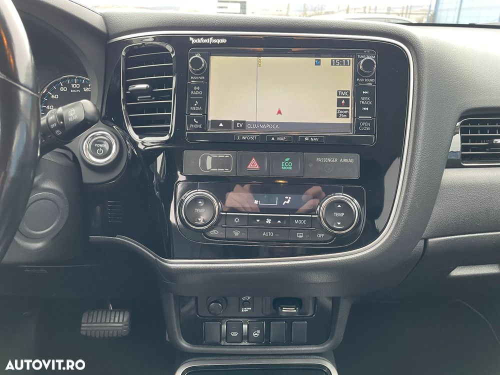 Mitsubishi Outlander 2.0 4WD Plug-In Hybrid Top - 18