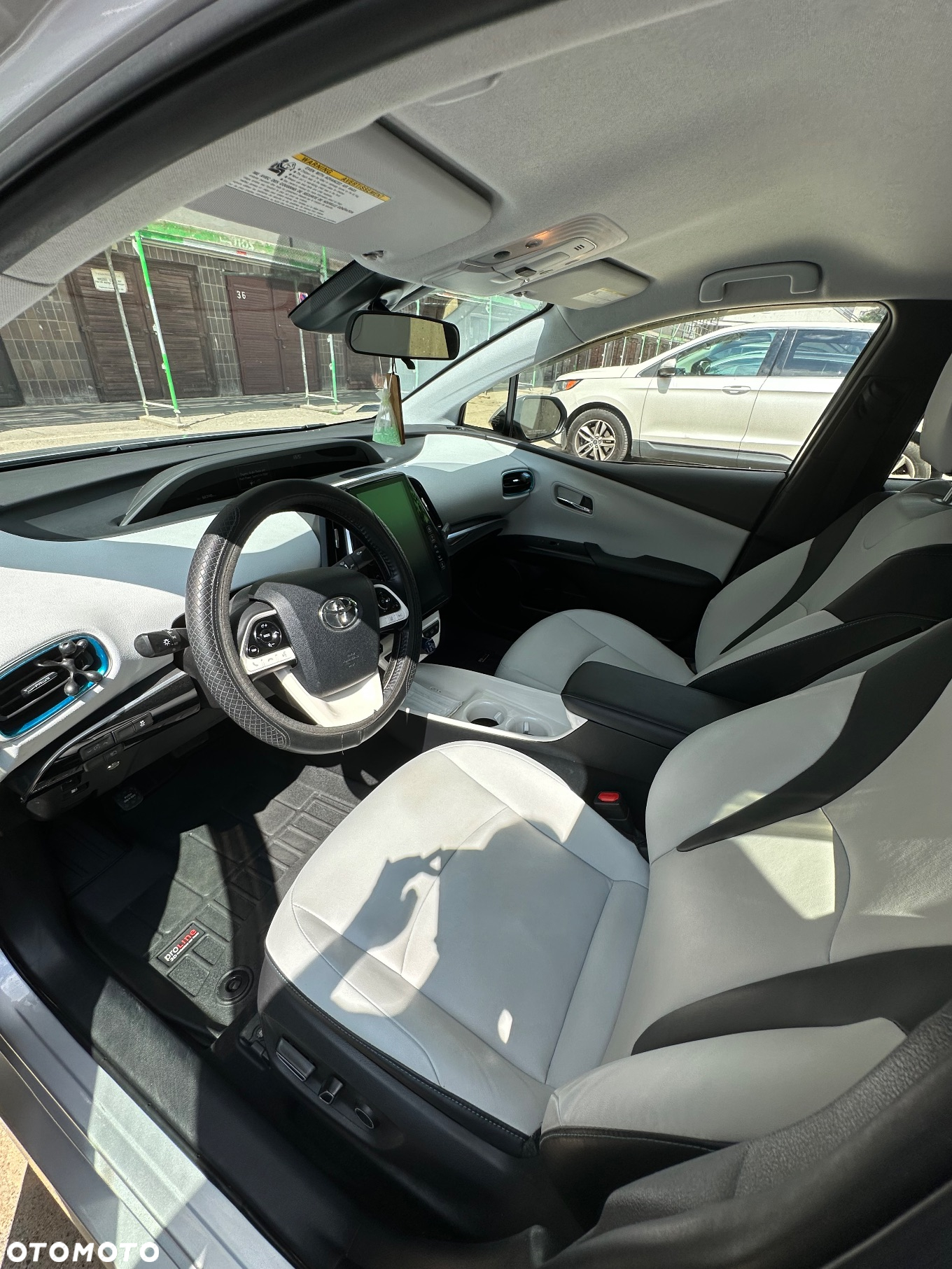 Toyota Prius 1.8 Hybrid Premium - 11