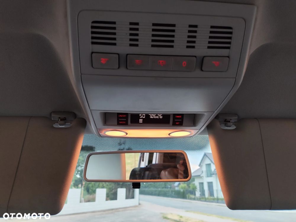 Volkswagen Multivan - 12