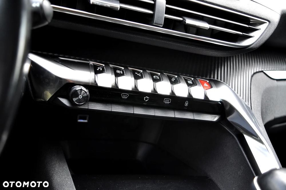 Peugeot 3008 1.2 PureTech Allure S&S - 31