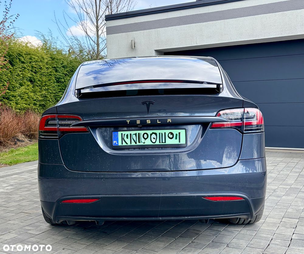 Tesla Model X - 5