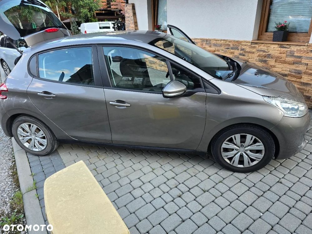 Peugeot 208 - 3