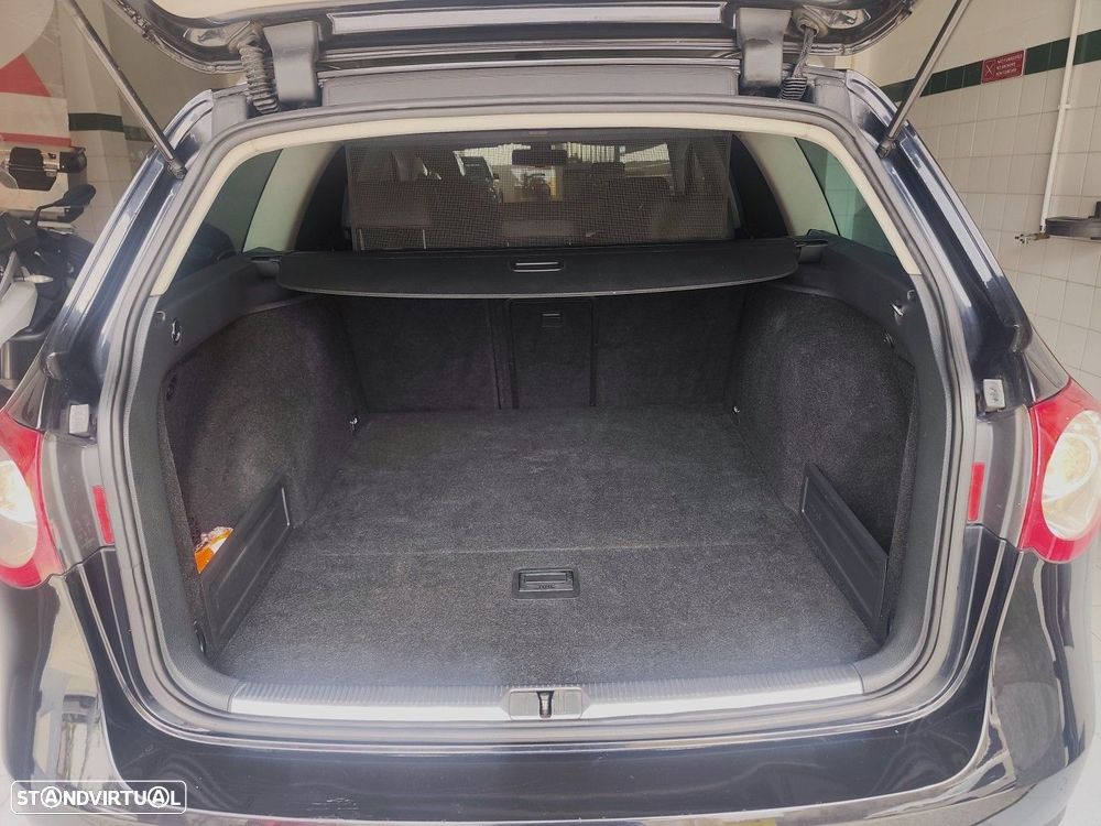 VW Passat Variant 2.0 TDI Highline - 17