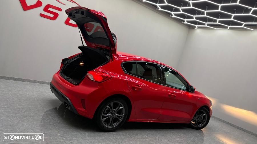 Ford Focus 1.5 TDCi ECOBlue ST-Line - 32