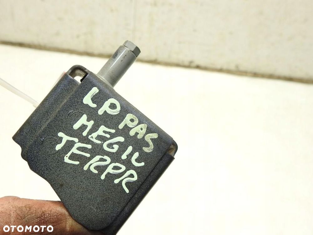 UCHWYT MOCOWANIE PASA LEWY TERPR RENAULT MEGANE IV . - 2