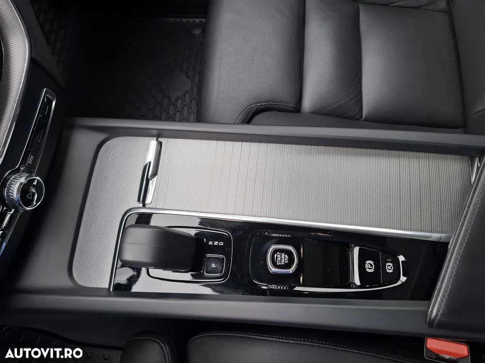 Volvo XC 60 B4 D Plus Dark - 5