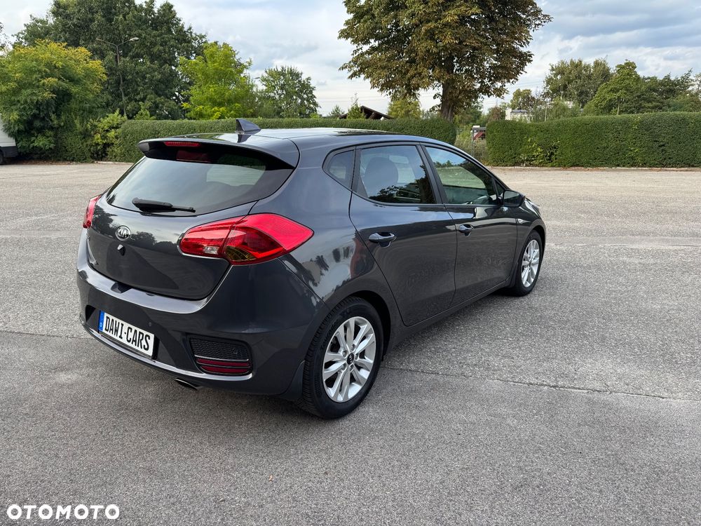 Kia Ceed 1.6 GDI ISG Platinum Edition - 17