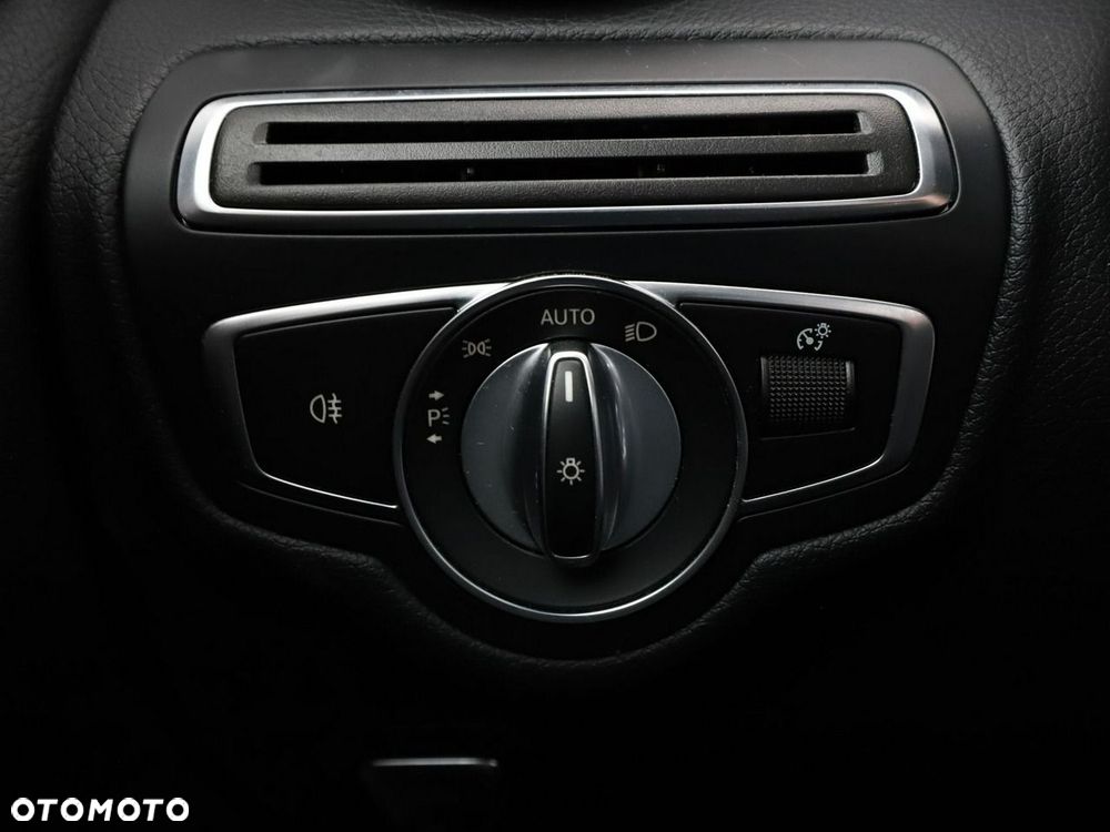 Mercedes-Benz Klasa C 200 9G-TRONIC AMG Line - 34