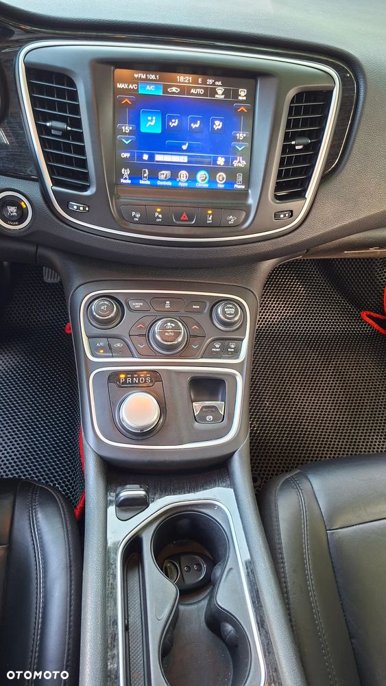 Chrysler 200 - 25