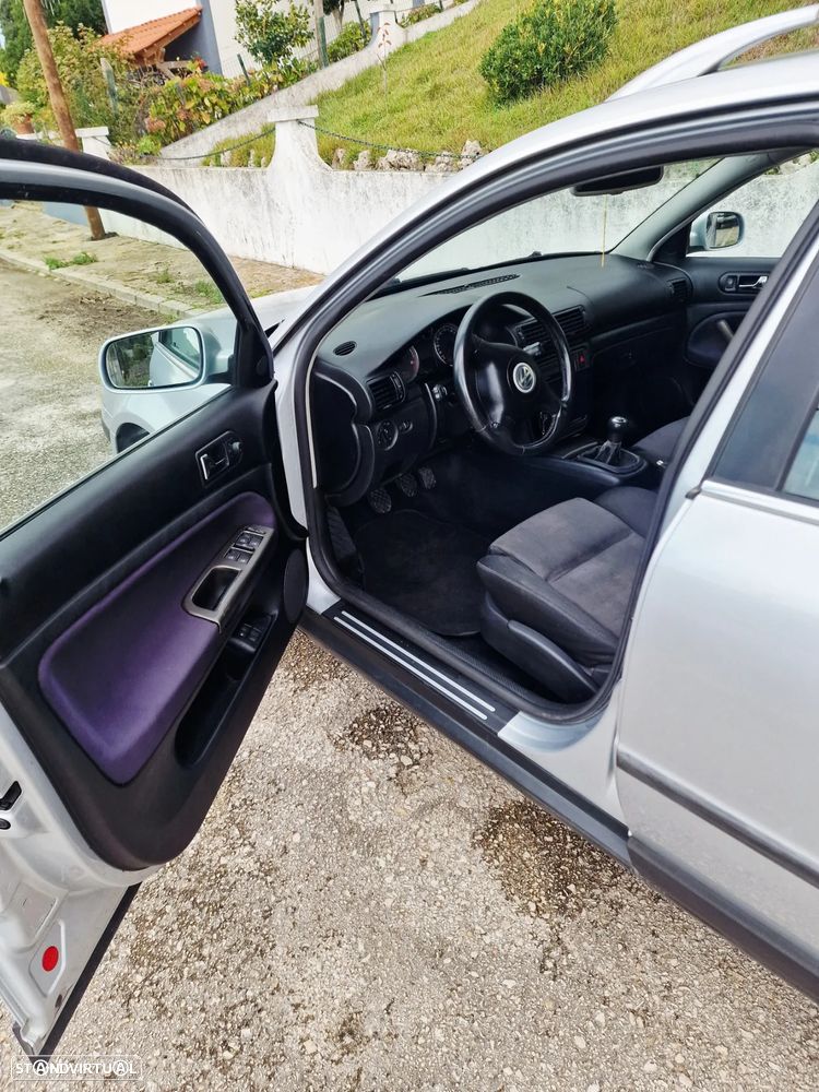 VW Passat 1.9 TDi Confortline Plus 6V - 7