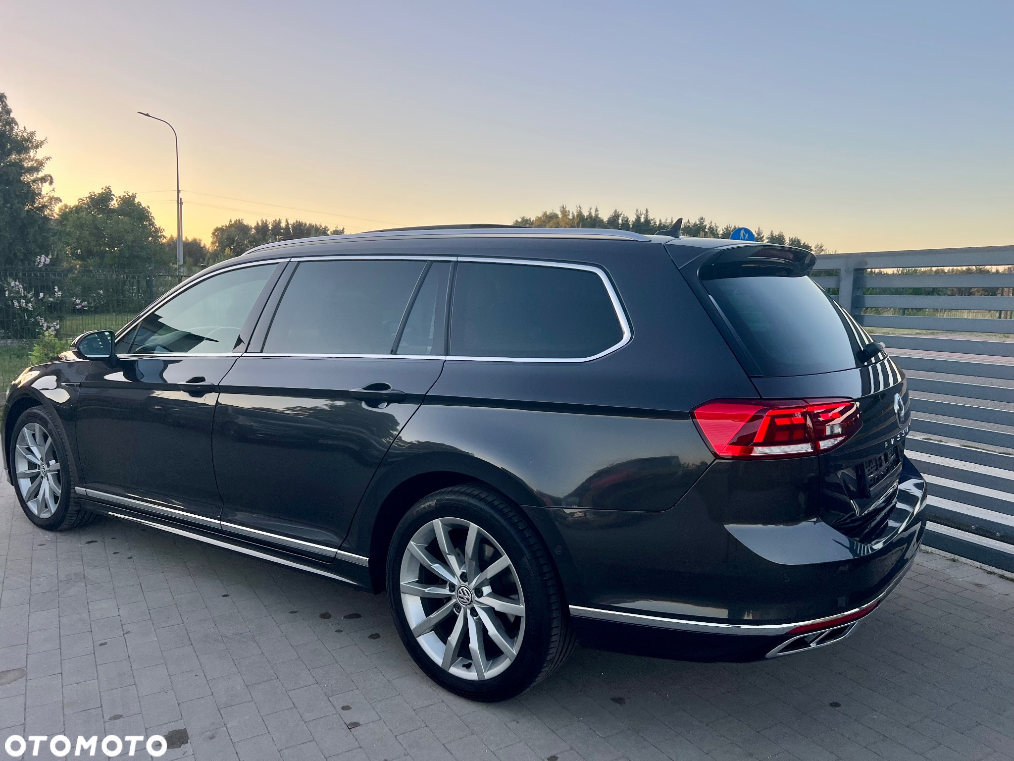 Volkswagen Passat 2.0 TDI SCR R-Line Plus DSG - 4