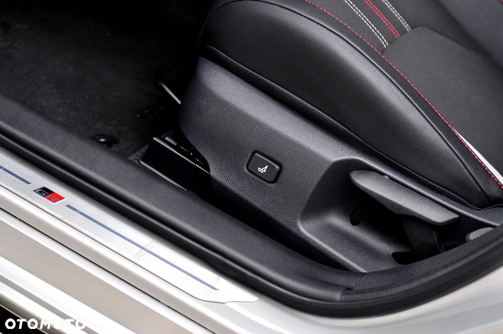 Toyota Corolla 2.0 Hybrid GR Sport - 19