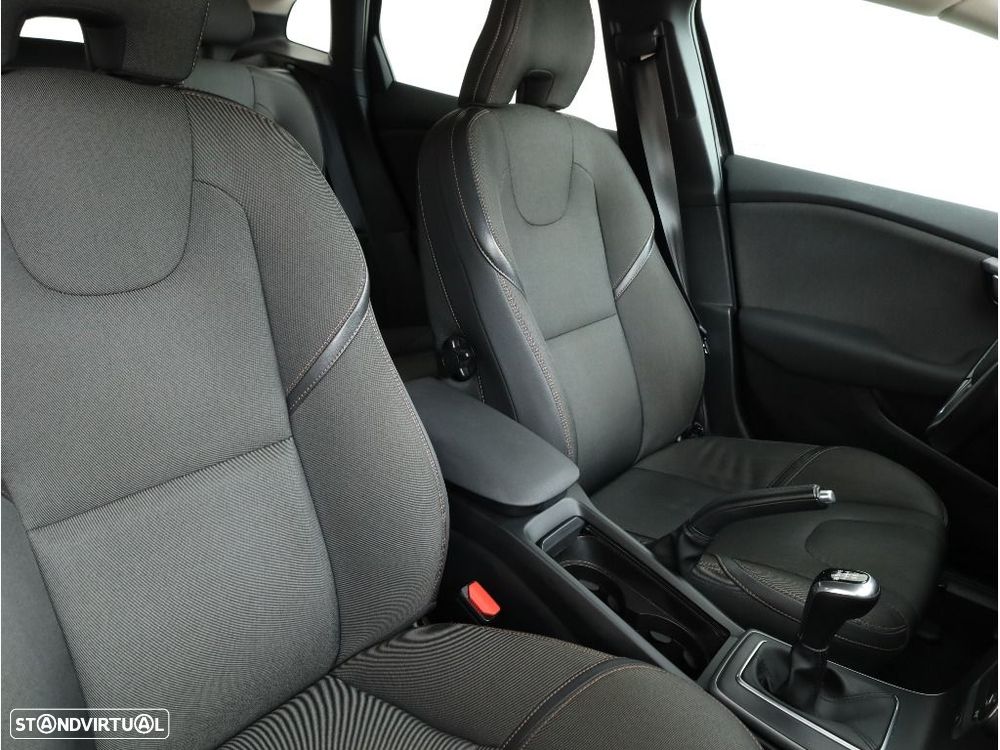 Volvo V40 Cross Country 2.0 D3 Plus - 20