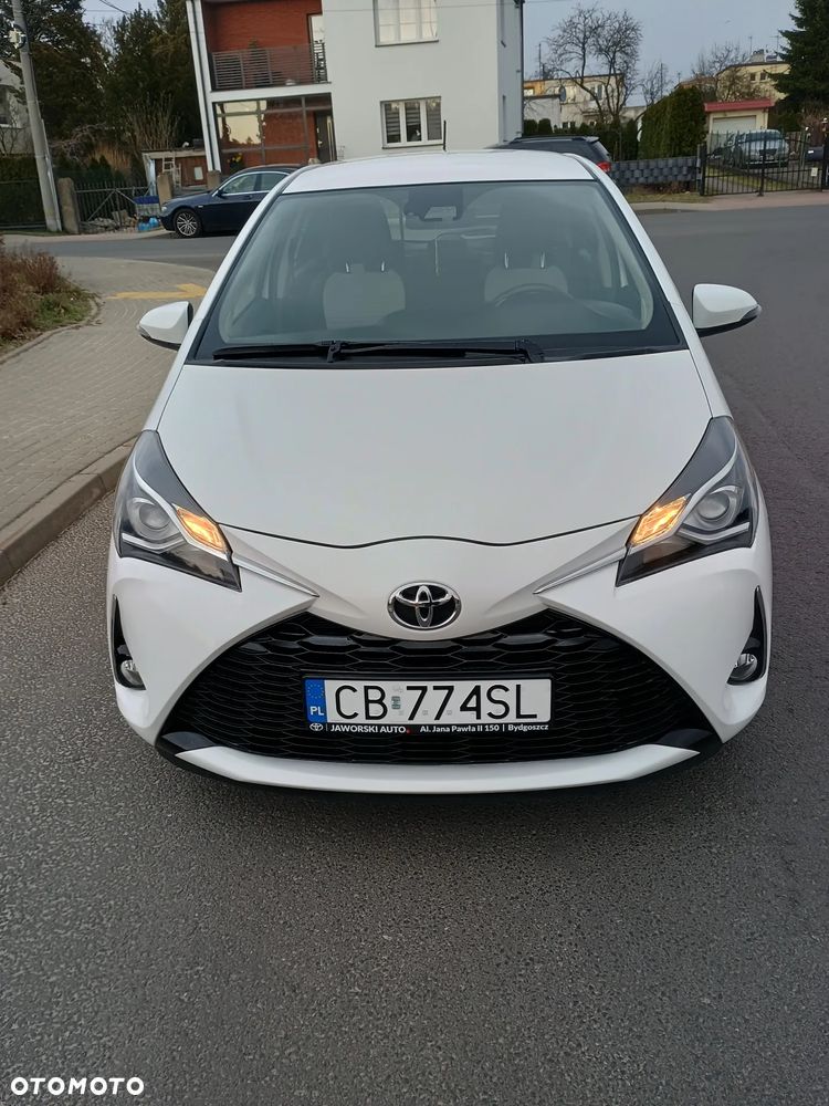 Toyota Yaris Hybrid 100 Sol - 1