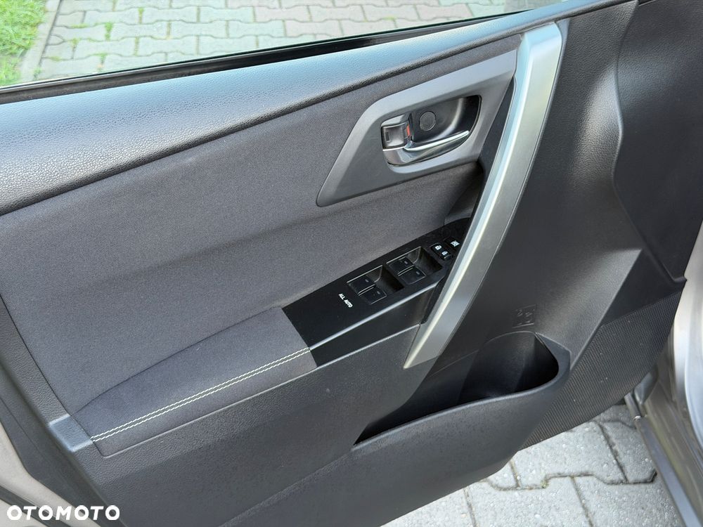 Toyota Auris 1.8 VVT-i Automatik Executive - 35