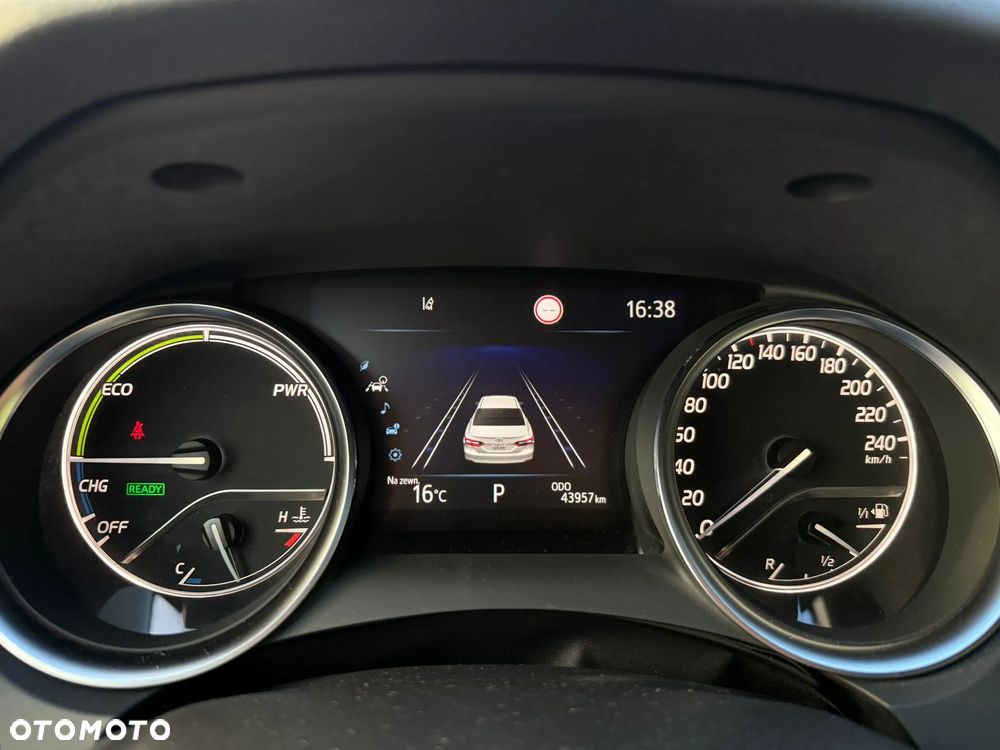 Toyota Camry 2.5 Hybrid Comfort CVT - 23