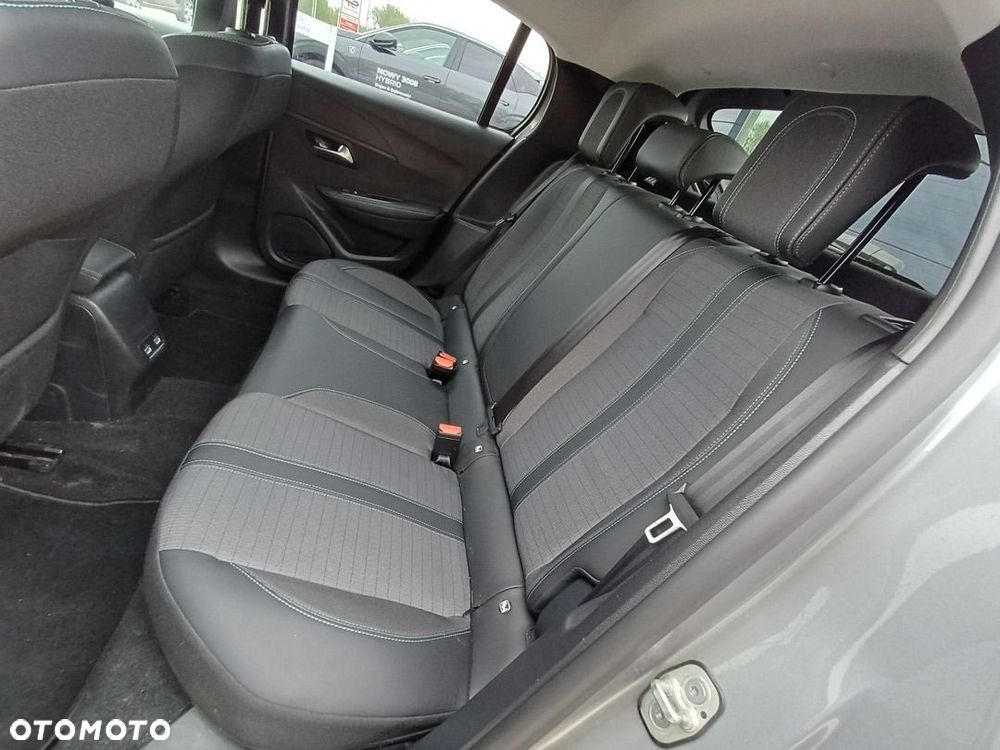Peugeot 208 - 28