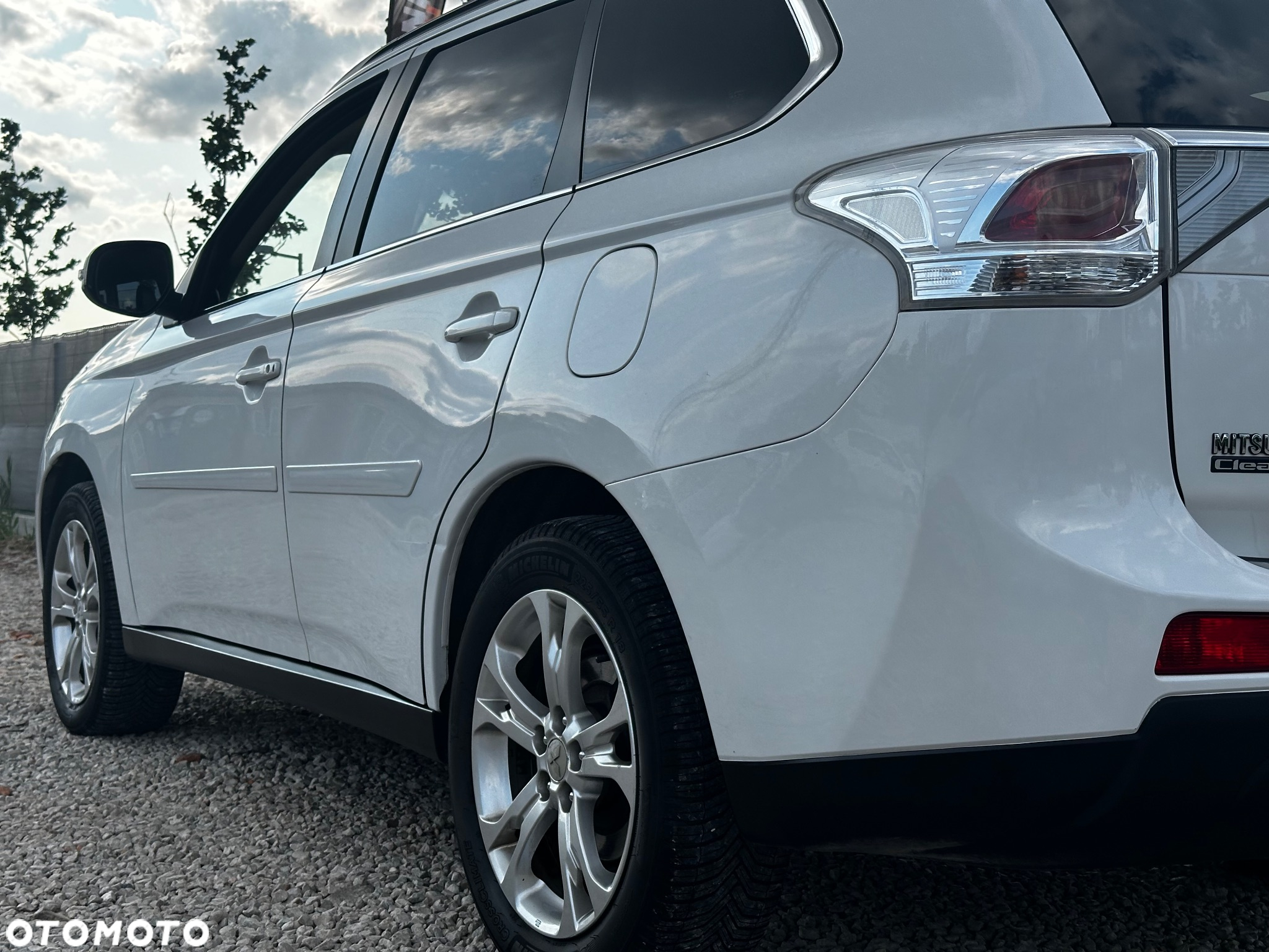 Mitsubishi Outlander 2.0 Intense + - 10