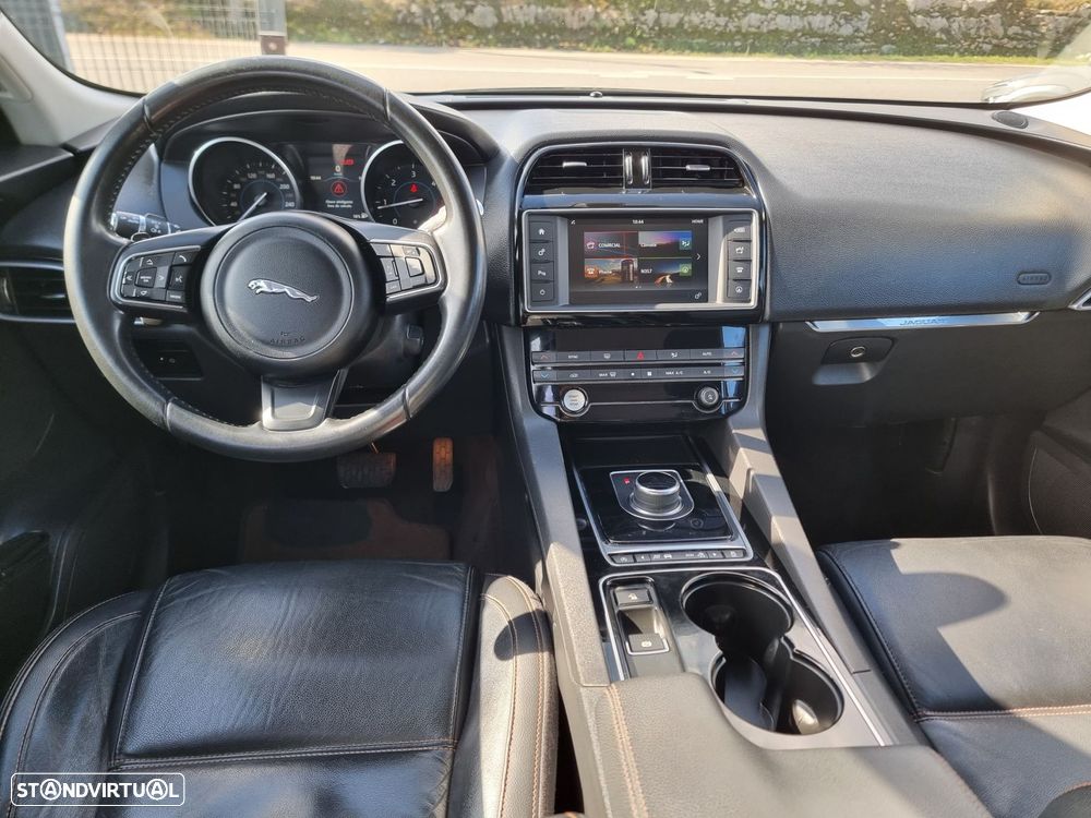 Jaguar F-Pace 2.0 i4D Pure Aut. - 9