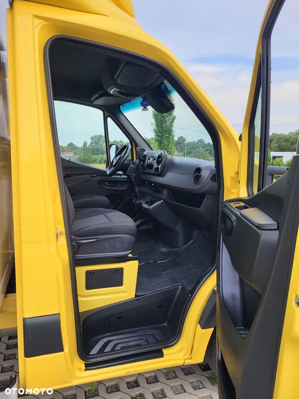 Mercedes-Benz Sprinter - 11