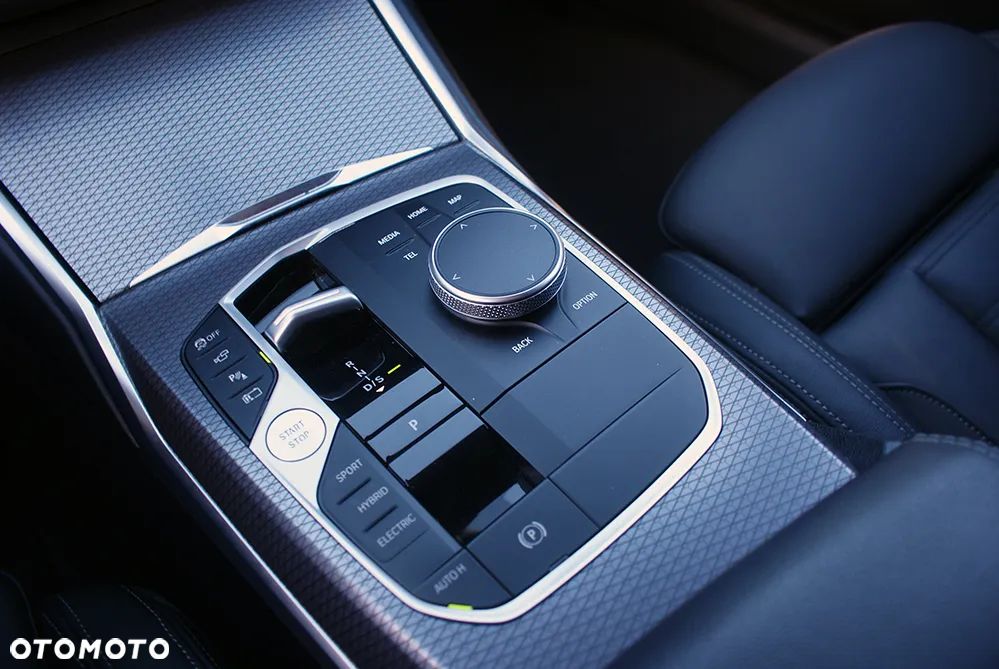 BMW Seria 3 330e xDrive M Sport - 21
