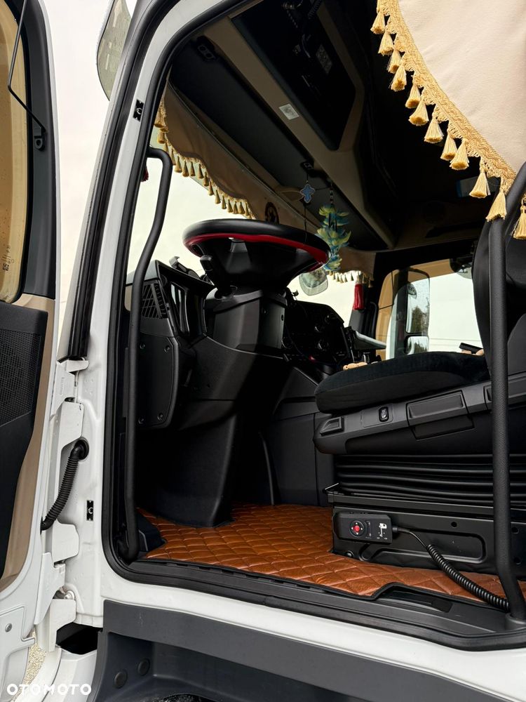 Mercedes-Benz Actros - 6