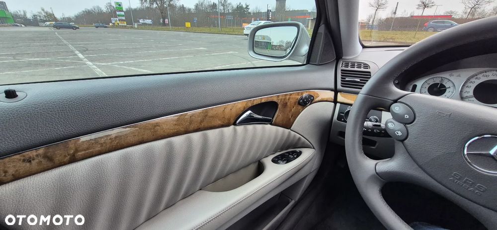 Mercedes-Benz Klasa E - 23