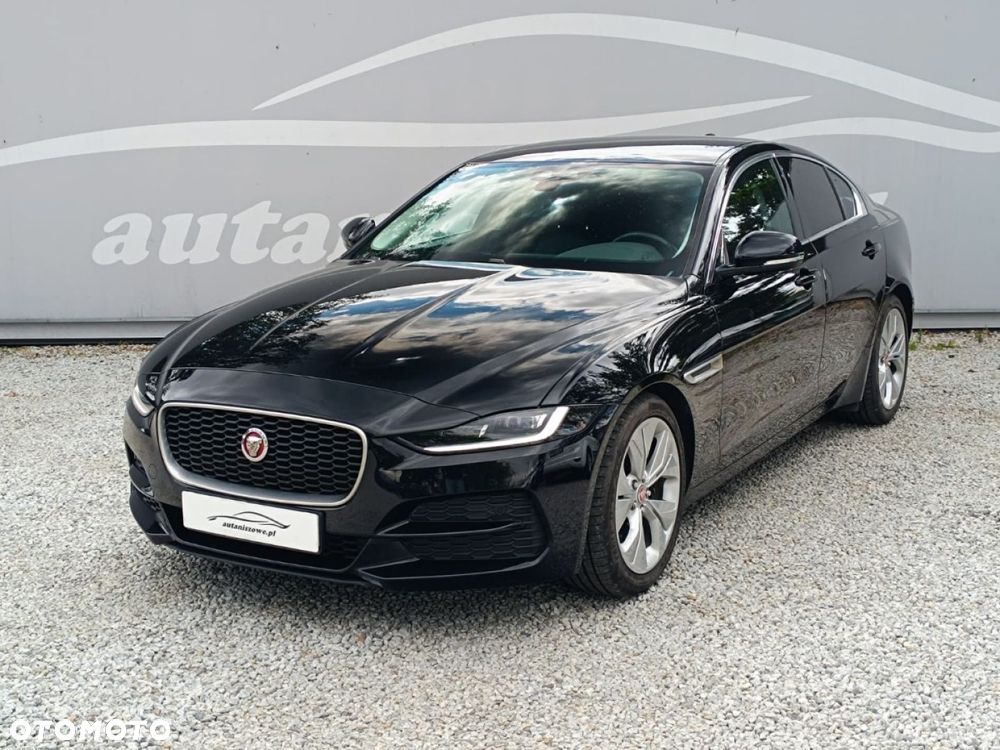Jaguar XE - 1