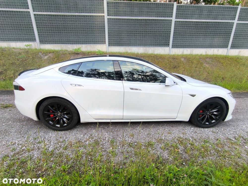 Tesla Model S - 8