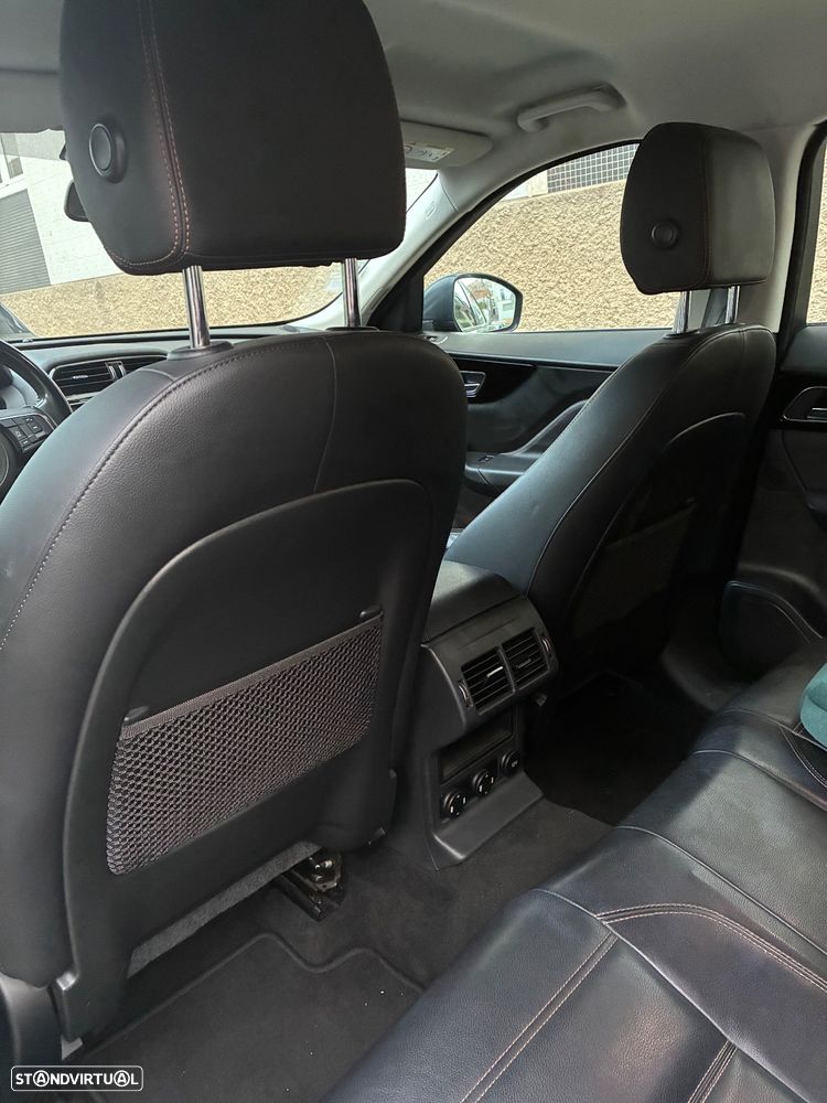 Jaguar F-Pace 2.0 i4D Portfolio AWD Aut. - 12