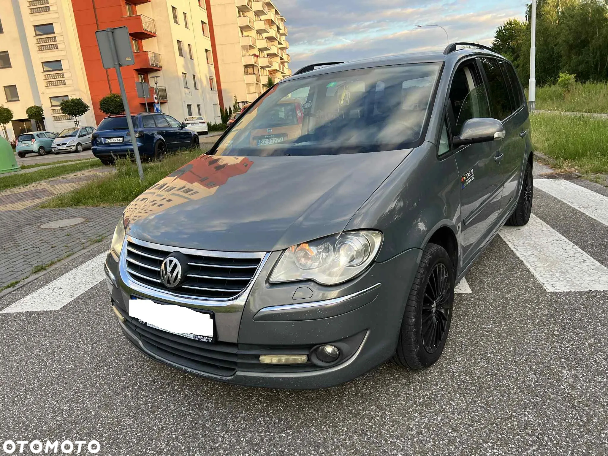 Volkswagen Touran 2.0 TDI Highline DSG - 11