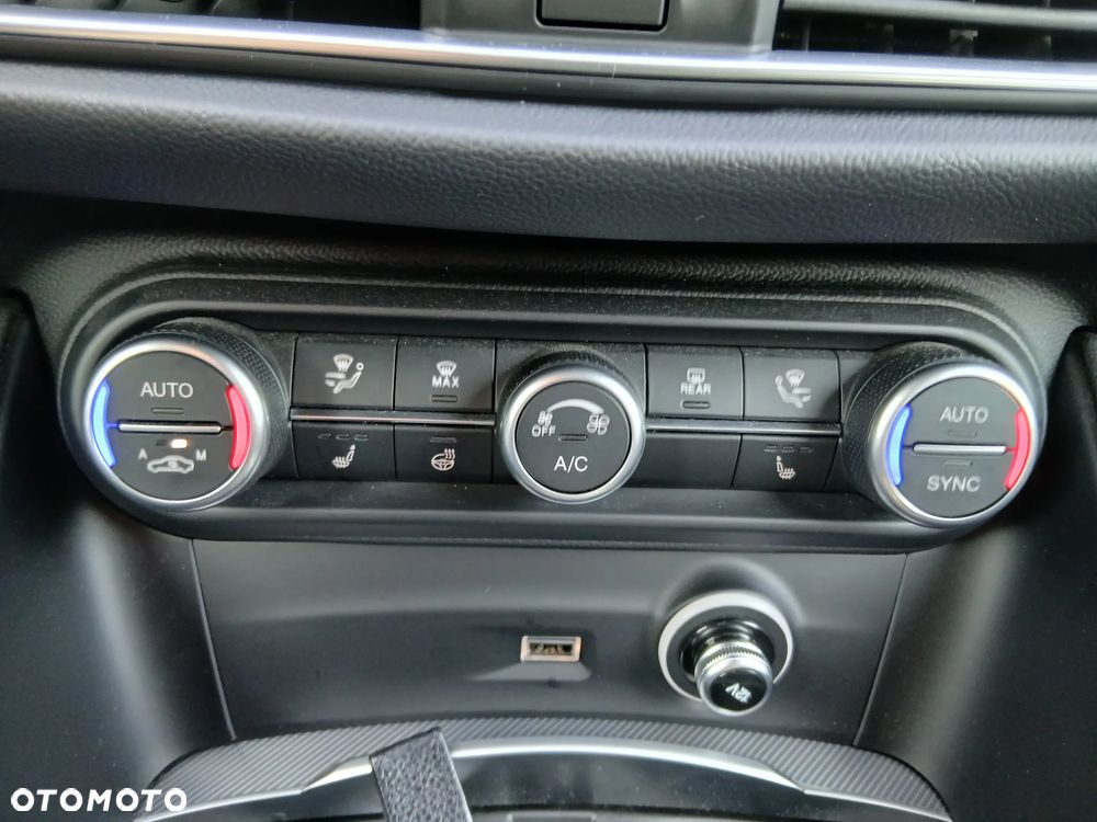 Alfa Romeo Stelvio 2.0 Turbo Tributo Italiano Q4 - 28