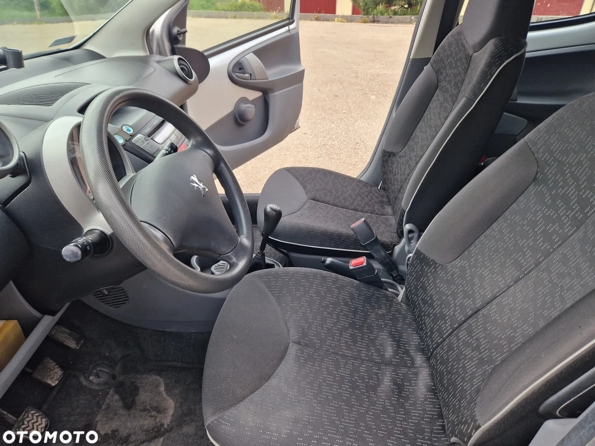 Peugeot 107 - 12