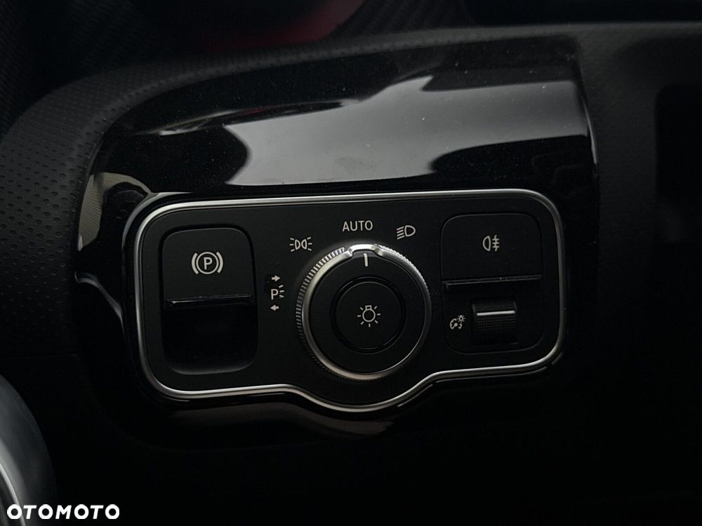 Mercedes-Benz CLA 180 Progressive 7G-DCT - 23
