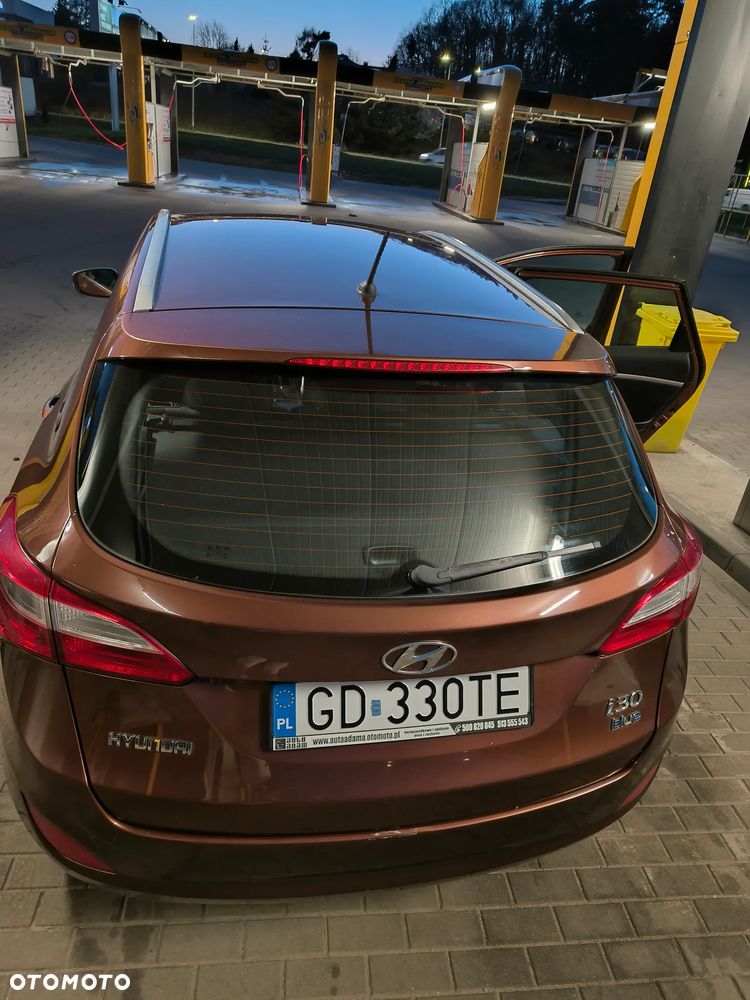 Hyundai i30 blue Kombi 1.6 CRDi Classic - 8